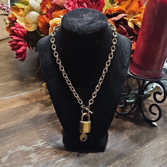 Louis Vuitton. Rare. **214*** Lock and Key On Chain Gold Chain - Picture 1 of 4